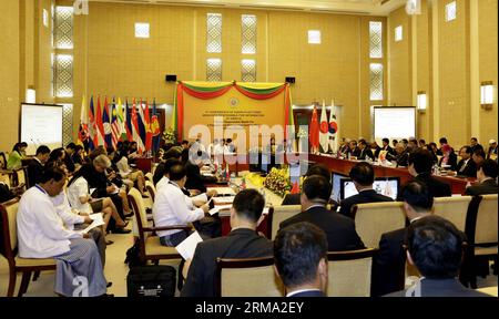 (140612) -- NAY PYI TAW, 12 juin 2014 (Xinhua) -- une photo prise le 12 juin 2014 montre une scène de session plénière des médias sociaux responsables pour une communauté pacifique et prospère lors de la troisième conférence de l'ASEAN plus trois ministres responsables de l'information (3e AMRI+3) à Nay Pyi Taw, Myanmar. Le gouvernement chinois attache une grande importance à l'échange et à la coopération entre l'ASEAN et les médias de trois pays partenaires du dialogue - la Chine, le Japon et la République de Corée (ROK), a déclaré le ministre chinois de l'information du Conseil d'État Cai Mingzhao à la troisième réunion des ministres de l'ASEAN+3 Resp Banque D'Images