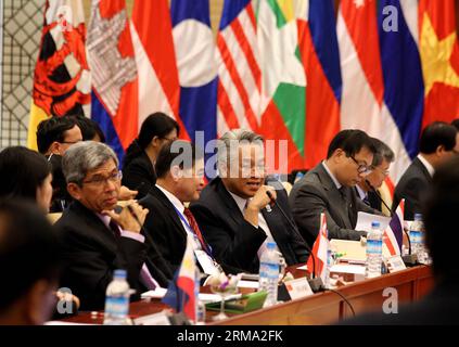 (140612) -- NAY PYI TAW, 12 juin 2014 (Xinhua) -- des délégués assistent à la session plénière des médias sociaux responsables pour une communauté pacifique et prospère lors de la troisième conférence de l'ASEAN plus trois ministres responsables de l'information (3e AMRI+3) à Nay Pyi Taw, Myanmar, le 12 juin 2014. Le gouvernement chinois attache une grande importance à l'échange et à la coopération entre l'ASEAN et les médias de trois pays partenaires du dialogue - la Chine, le Japon et la République de Corée (ROK), a déclaré le ministre chinois de l'information du Conseil d'État Cai Mingzhao à la troisième réunion des ministres de l'ASEAN+3 responsable de l'in Banque D'Images