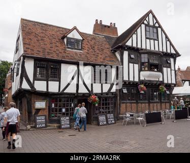 Café Gert et Henrys dans le Shambles Market, York, le côté gauche est du 14e siècle, le côté droit du 17e siècle Banque D'Images