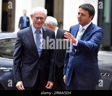 (140618) -- ROME, 18 juin 2014 (Xinhua) -- le Premier ministre italien Matteo Renzi (à droite) s'entretient avec le président du Conseil européen Herman Van Rumpuy au Palazzo Chigi à Rome, Italie, le 18 juin 2014. (Xinhua/Alberto Lingria) (zhf) ITALY-ROME-PM-eu-MEET PUBLICATIONxNOTxINxCHN Rome juin 18 2014 le Premier ministre de XINHUA Italie Matteo Renzi r s'entretient avec le Président du Conseil européen Herman van AU Palazzo Chigi à Rome Italie juin 18 2014 XINHUA Alberto Lingria Italie Rome PM UE meet PUBLICATIONxNOTxINxCHN Banque D'Images