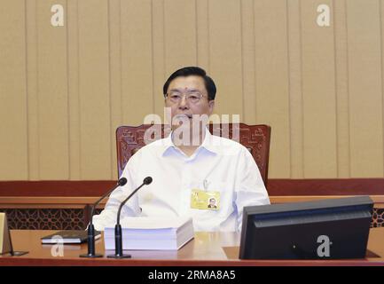 (140624) -- BEIJING, 24 juin 2014 (Xinhua) -- Zhang Dejiang, président du Comité permanent de l'Assemblée populaire nationale (APN), assiste à la deuxième réunion plénière de la 9e session du 12e Comité permanent de l'APN à Beijing, Chine, le 24 juin 2014. (Xinhua/Ding Lin) (mp) CHINA-BEIJING-NPC-MEETING (CN) PUBLICATIONxNOTxINxCHN Beijing juin 24 2014 XINHUA Zhang Dejiang Président du Comité Thing du Congrès national des célébrités S le NPC participe à la deuxième réunion plénière de la 9e session du 12e Comité Thing du NPC à Beijing Chine juin 24 2014 XINHUA Thing Lin MP China B. Banque D'Images