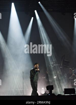 La chanteuse française Woodkid Yoanne Lemoine se produit lors du Festival International de Jazz de Montréal à Montréal, Canada, le 26 juin 2014. La 35e édition du Festival International de Jazz de Montréal s’est ouverte ce soir avec un concert extérieur gratuit au quartier des spectacles au cœur de Montréal par Woodkid Yoanne Lemoine de France. (Xinhua/Andrew Soong) CANADA-MONTREAL-JAZZ-FESTIVAL-OPENING-EVENT PUBLICATIONxNOTxINxCHN la chanteuse française Lemoine se produit au Festival International de Jazz de Montréal à Montréal Canada LE 26 2014 juin la 35e édition du Festival International de Jazz de Montréal Banque D'Images