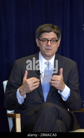 (140701) -- WASHINGTON D.C., 1 juillet 2014 (Xinhua) -- le secrétaire américain au Trésor, Jacob Lew, parle de la relation économique entre les États-Unis et la Chine et du prochain dialogue stratégique et économique lors d'un forum organisé par le US-China Business Council à Washington D.C., aux États-Unis, le 1 juillet 2014. Lew a déclaré mardi que la Chine devrait permettre au yuan de continuer à augmenter et que les États-Unis continueront à pousser la Chine à ouvrir son marché aux investisseurs américains sur un pied d’égalité. (Xinhua/Yin Bogu) U.S.-WASHINGTON-JACOB LEW-CHINA PUBLICATIONxNOTxINxCHN Washington D C juillet 1 2014 XINHUA U.S. Treasury Secretar Banque D'Images