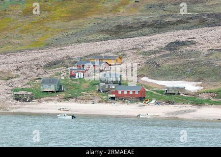 Nord-ouest du Groenland, baie de Thule, Siroapaluk. La communauté la plus septentrionale du Groenland avec une population de seulement 45 personnes. Banque D'Images