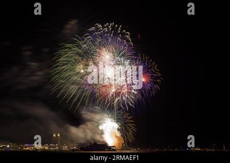 Les feux d'artifice explosent au-dessus de la Navy Pier à Chicago alors que les Américains célèbrent le 238e jour de l'indépendance le 4 juillet 2014. (Xinhua/Marcus DiPaola) US-CHICAGO-INDEPENDANCE DAY-FIREWORKS PUBLICATIONxNOTxINxCHN des feux d'ARTIFICE explosent au-dessus de la Navy Pier à Chicago alors que les Américains célèbrent le jour de l'indépendance LE 4 2014 juillet XINHUA Marcus U S Chicago Independence Day Fireworks PUBLICATIONxNOTxINxCHN Banque D'Images