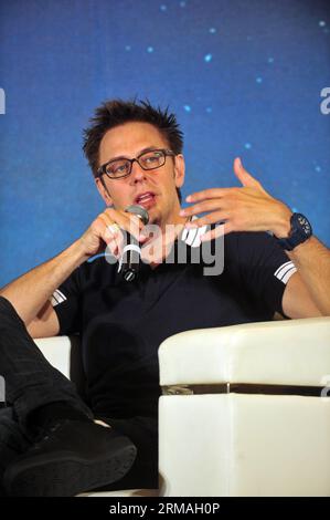 (140710) -- SINGAPOUR, 10 juillet 2014 (Xinhua) -- le réalisateur James Gunn du film américain Gardiens de la Galaxie assiste à une conférence de presse tenue à la Marina Bay Sands Expo de Singapour le 10 juillet 2014 dans le cadre de leur tournée médiatique en Asie du Sud-est. (Xinhua/puis Chih Wey) SINGAPORE-FILM-GUARDIANS OF THE GALAXY-PRESS CONFERENCE PUBLICATIONxNOTxINxCHN Singapour juillet 10 2014 XINHUA réalisateur James Gunn de The American Movie Guardians of the Galaxy assiste à une conférence de presse Hero à Singapour S Marina Bay Sands EXPO LE 10 2014 juillet dans le cadre de leur tournée médiatique en Asie du Sud-est XINHUA puis Chih Wey Sin Banque D'Images