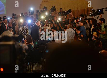 (140710) -- ISTANBUL, 10 juillet 2014 (Xinhua) -- le candidat turc à la présidence Ekmeleddin Ihsanoglu est vu lors d'une conférence de presse à Istanbul, le 10 juillet 2014. Alors que la guerre sectaire entre sunnites et chiites s'intensifie dans le voisin turc, l'Irak, les candidats turcs à la présidence appellent à l'unité et à la solidarité lors de leurs campagnes publicitaires ici jeudi. (Xinhua/lu Zhe)(bxq) TURQUIE-ISTANBUL-CANDIDAT PRÉSIDENTIEL-IHSANOGLU PUBLICATIONxNOTxINxCHN Istanbul juillet 10 2014 le candidat présidentiel turc XINHUA Ekmeleddin Ihsanoglu EST Lakes À une conférence de presse à Istanbul LE 10 201 juillet Banque D'Images