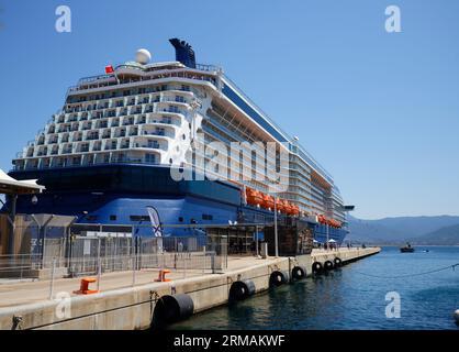 Celebrity X bateau de croisière amarré dans le port d'Ajaccio c'est celui des bateaux de croisière de luxe à Ajaccio, en Corse. Banque D'Images