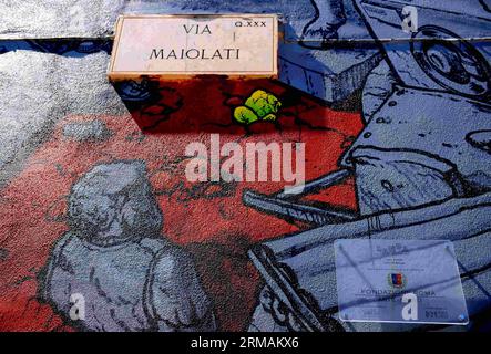 (140715) -- ROME, 15 juillet 2014 (Xinhua) -- une photo prise le 15 juillet montre la fresque murale créée par le muraliste espagnol Liqen dans la communauté de San Basilio à Rome, en Italie. Rome, la capitale italienne, a lancé un projet visant à transformer la ville en centre des arts de la rue. Le muraliste de rue espagnol Liqen et le muraliste de rue italien Agostino Iacurci ont terminé des peintures murales sur quatre façades de la communauté de San Basilio à la périphérie orientale de Rome. D'autres quartiers de Rome seront décorés à l'avenir. (Xinhua/Xu Nizhi) (djj) ITALIE-ROME-STREET ART-MURAL PUBLICATIONxNOTxINxCHN Rome juillet 15 2014 XINHUA photo prise LE 15 juillet SH Banque D'Images