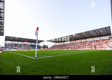 Essen, Allemagne, 27.08.2023. Rot-Weiss Essen vs. SC Preussen Muenster, football, 3. Liga, Journée 4, saison 2023/2024. Stadion an der Hafenstrasse, Essen LA RÉGLEMENTATION DFL INTERDIT TOUTE UTILISATION DE PHOTOGRAPHIES COMME SÉQUENCES D'IMAGES ET/OU QUASI-VIDÉO. Crédit : newsNRW / Alamy Live News Banque D'Images