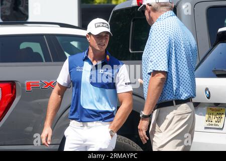 Atlanta, Géorgie, États-Unis. 27 août 2023. Viktor Hovland arrive avant la dernière manche du championnat de TOURNÉE à East Lake Golf Club. (Image de crédit : © Debby Wong/ZUMA Press Wire) USAGE ÉDITORIAL SEULEMENT! Non destiné à UN USAGE commercial ! Banque D'Images