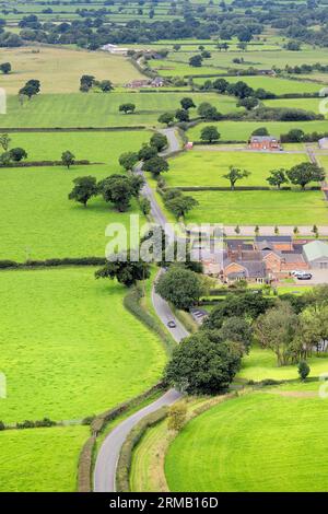 Vue sur la plaine du Cheshire depuis le château de Beeston Banque D'Images