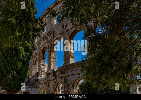 Amphithéâtre dans Pula attractions touristiques arène gladiatoriale en Croatie Banque D'Images