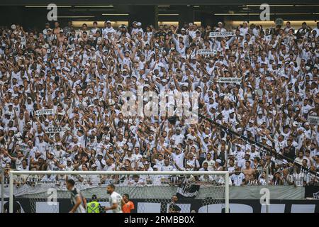 Belo Horizonte, Brésil. 27 août 2023. MG - BELO HORIZONTE - 08/27/2023 - BRASILEIRO A 2023, ATLETICO-MG X SANTOS - fans lors d'un match entre Atletico-MG et Santos au stade Arena MRV pour le championnat brésilien A 2023. Photo : Alessandra Torres/AGIF crédit : AGIF/Alamy Live News Banque D'Images