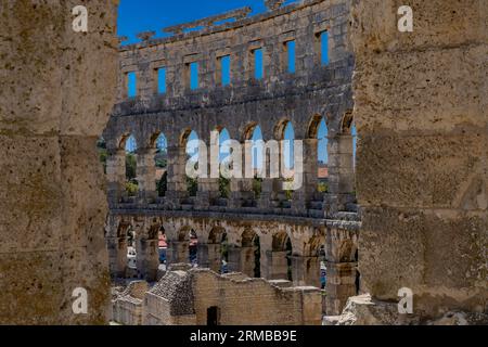 Amphithéâtre dans Pula attractions touristiques arène gladiatoriale en Croatie Banque D'Images