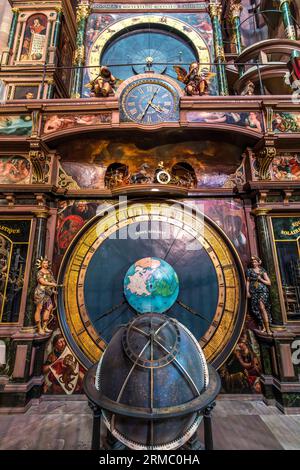 Strasbourg, France - 19 juin 2023 : horloge astronomique de la cathédrale de Strasbourg Banque D'Images