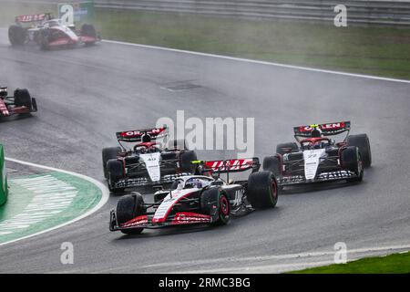 Zandvoort, pays Bas. 27 août 2023. 27 HULKENBERG Nico (ger), Haas F1 Team VF-23 Ferrari, 22 TSUNODA Yuki (jap), Scuderia AlphaTauri AT04, 40 LAWSON Liam (nzl), Scuderia AlphaTauri AT04, action lors du Grand Prix de Hollande Heineken 2023, 13e manche du Championnat du monde de Formule 1 2023 du 25 au 28 août 1, 2023 sur le circuit de Zandvoort, à Zandvoort, pays-Bas - photo Florent Gooden/DPPI crédit : DPPI Media/Alamy Live News Banque D'Images