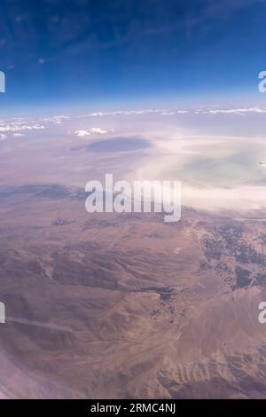 Montagnes iraniennes, réservoirs d'eau verts, Moyen-Orient -vue de l'avion Banque D'Images