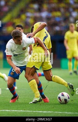 Gerard Moreno de Villarreal CF, Gavi de Barcelona CF en action lors de la saison régulière de la Liga EA Sport Round 3 le 27 août 2023 à Ceramica Stadi Banque D'Images
