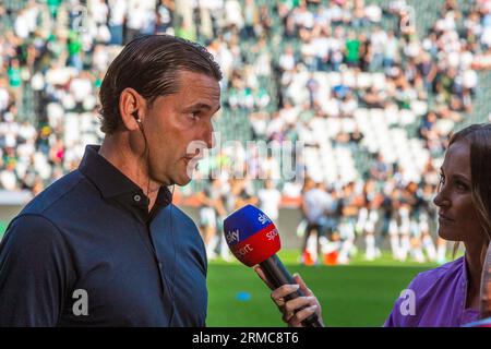 Sports, football, Bundesliga, 2023/2024, Borussia Moenchengladbach vs Bayer 04 Leverkusen 0-3, Stadium Borussia Park, entraîneur Gerardo Seoane (MG) interviewé par Sky, LES RÈGLEMENTS DFL INTERDISENT TOUTE UTILISATION DE PHOTOGRAPHIES COMME SÉQUENCES D'IMAGES ET/OU QUASI-VIDÉO Banque D'Images