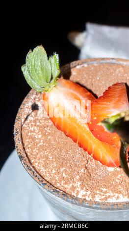 Tiramisu à la fraise servi au Sheraton Amman Hotel Banque D'Images