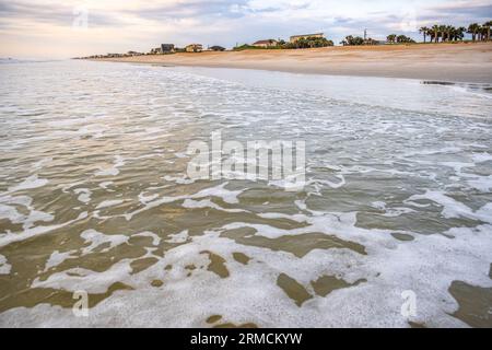 Maisons de plage au lever du soleil le long de South Ponte Vedra Beach juste au nord de St. Augustine au nord-est de la Floride. (ÉTATS-UNIS) Banque D'Images