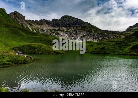 Allgäuer Bergseen à Alpen. Schrecksee. Banque D'Images