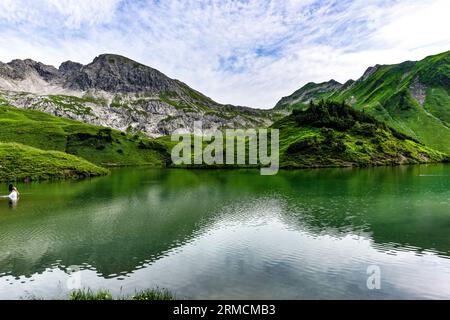 Allgäuer Bergseen à Alpen. Schrecksee. Banque D'Images