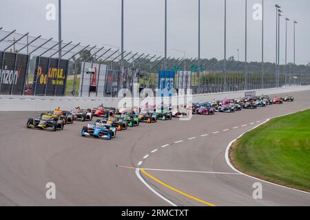 Madison, Illinois, États-Unis. 27 août 2023. JOSEF NEWGARDEN (2 ans), pilote de la série INDYCAR, de Nashville, Tennessee, court à travers les virages lors du Bommarito Automotive Group 500 au World Wide Technology Raceway à Madison il. (Image de crédit : © Walter G Arce SR Grindstone Medi/ASP) USAGE ÉDITORIAL SEULEMENT! Non destiné à UN USAGE commercial ! Banque D'Images