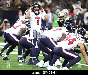 La Nouvelle-Orléans, États-Unis. 27 août 2023. Le quarterback des Texans de Houston, C.J. Stroud (7), appelle un signal sonore lors d'un match de pré-saison de la National football League au Caesars Superdome à la Nouvelle-Orléans, Louisiane, le dimanche 27 août 2023. (Photo de Peter G. Forest/Sipa USA) crédit : SIPA USA/Alamy Live News Banque D'Images