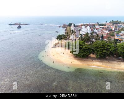 Drone aérien photo du fort colonial de Galle à l'océan dans le sud du Sri Lanka Banque D'Images