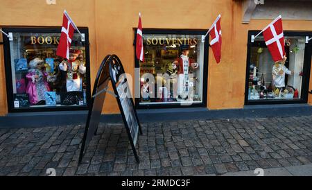 Une boutique de souvenirs à Nyhavn, Copenhague, Danemark. Banque D'Images