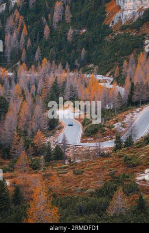 Photo aérienne d'automne Auronzo route à Tre cime, Cortina d Ampezzo Dolomites Italie Banque D'Images