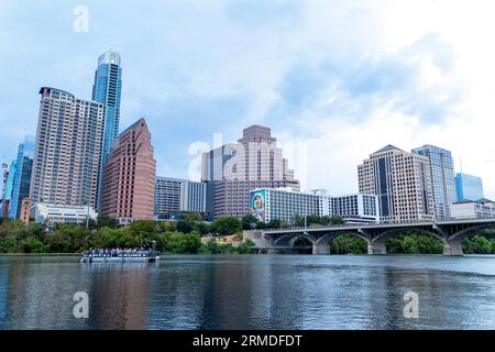 Bateaux d'excursion sur l'eau du lac Lady Bird à Austin, Texas, États-Unis Banque D'Images