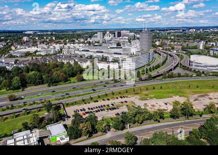 Luftaufnahme des Vodafone Komplex à Düsseldorf. Der Vodafone-Campus in Düsseldorf ist ein moderner Unternehmenssitz mit beeindruckender Architektur Banque D'Images