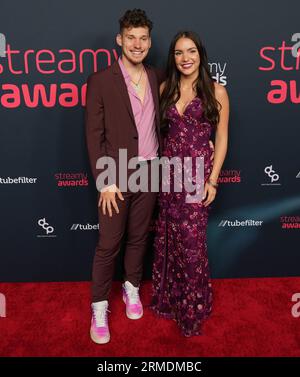 (De gauche à droite) Jesser et Christina Trexler arrivent aux Streamy Awards 2023 qui ont lieu au Fairmont Century Plaza à Los Angeles, en Californie, le dimanche 27 août 2023. (Photo de Sthanlee B. Mirador/Sipa USA) Banque D'Images