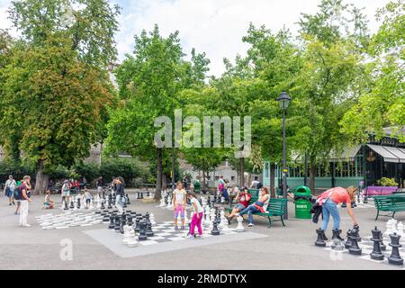 Jeux d'échecs géants au Parc des bastions, les bastions, Vieille-ville, Genève (Genève) Canton de Genève, Suisse Banque D'Images