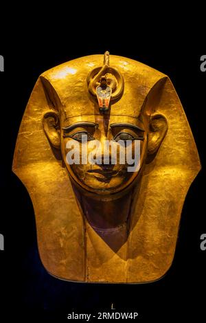 Paris, France - 08 22 2023 : Ramsès II le Grand, Or des Pharaons. Visage du pharaon Banque D'Images