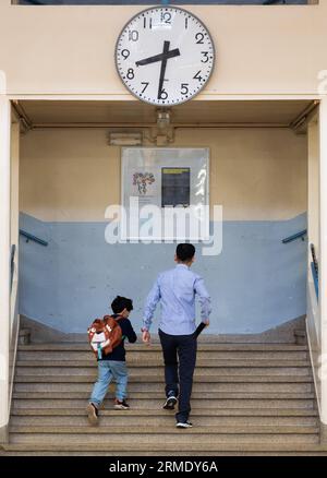 Bruxelles, Belgique. 28 août 2023. Illustration photo prise lors d'une visite à l'école 'Ecole communale n°5 d'Ixelles' le premier jour de la rentrée scolaire, lundi 28 août 2023 à Ixelles - Elsene, Bruxelles. Les élèves des établissements d’enseignement francophones reviennent aujourd’hui. BELGA PHOTO BENOIT DOPPAGNE crédit : Belga News Agency/Alamy Live News Banque D'Images