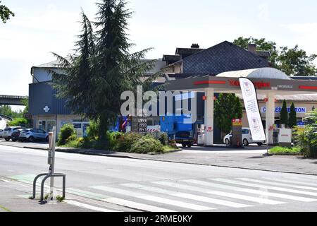 Station-service urbaine à Thionville France en 2023 Banque D'Images
