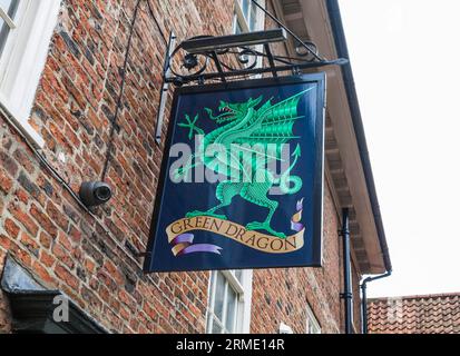 Panneau pour le pub Green Dragon à Stockton sur Tees, Angleterre, Royaume-Uni Banque D'Images