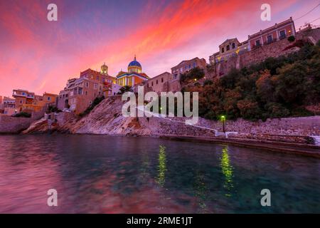 Quartier Vaporia d'Ermoupoli ville sur l'île de Syros. Banque D'Images