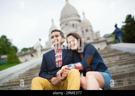 Touristes près du Sacré-coeur à Paris Banque D'Images