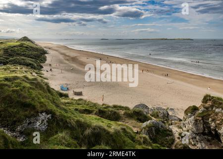 White Rocks falaise path, Portstewart Strand, (plage), Portstewart, Comté de Londonderry, Irlande du Nord, Royaume-Uni Banque D'Images