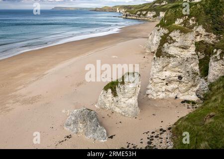 White Rocks falaise path, Portstewart Strand, (plage), Portstewart, Comté de Londonderry, Irlande du Nord, Royaume-Uni Banque D'Images