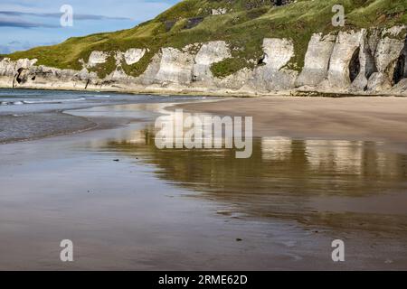 White Rocks falaise path, Portstewart Strand, (plage), Portstewart, Comté de Londonderry, Irlande du Nord, Royaume-Uni Banque D'Images