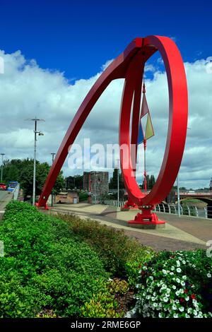 Vague d'acier sculpture par Peter Fink, Newport, Gwent, Galles du Sud . Banque D'Images