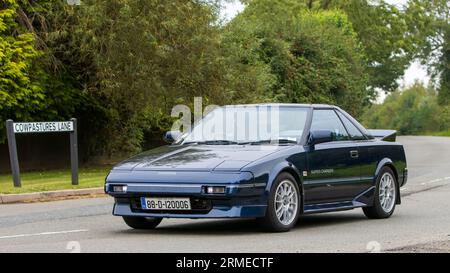 Whittlebury,Northants,UK -26 août 2023 : Toyota MR2 voyageant sur une route de campagne anglaise Banque D'Images