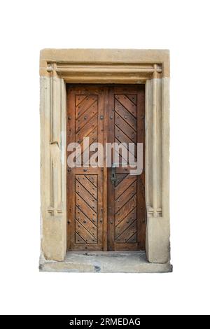 vieille porte en bois avec encadrement en pierre sculptée, isolé sur fond blanc Banque D'Images