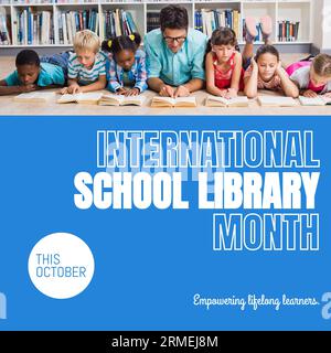 Ce mois d'octobre, le texte du mois des bibliothèques scolaires internationales et l'homme diversifié avec des enfants lisant des livres Banque D'Images